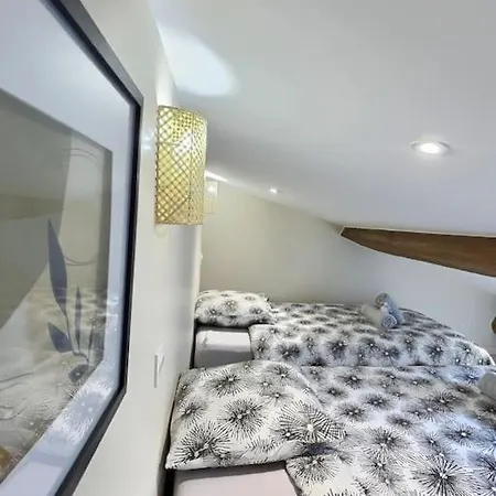 Le Jardin Maconnais De Miss K Apartment Exterior photo